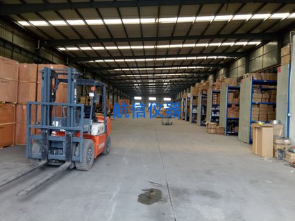 公路建筑試驗(yàn)儀器庫房展示(圖1) 公路建筑試驗(yàn)儀器產(chǎn)品庫房