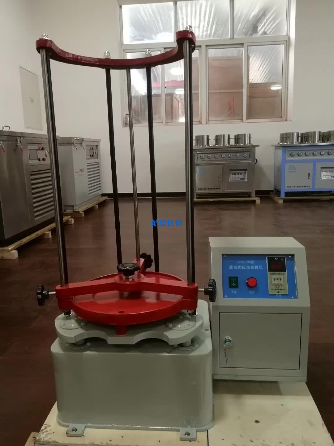 頂擊式標(biāo)準(zhǔn)振篩機(jī)使用步驟(圖1) 頂擊式標(biāo)準(zhǔn)振篩機(jī)